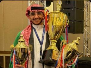عبدالعزيز سليس ابن سيهات يحقق المركز الثالث عالميًا مع جامعة حفر الباطن