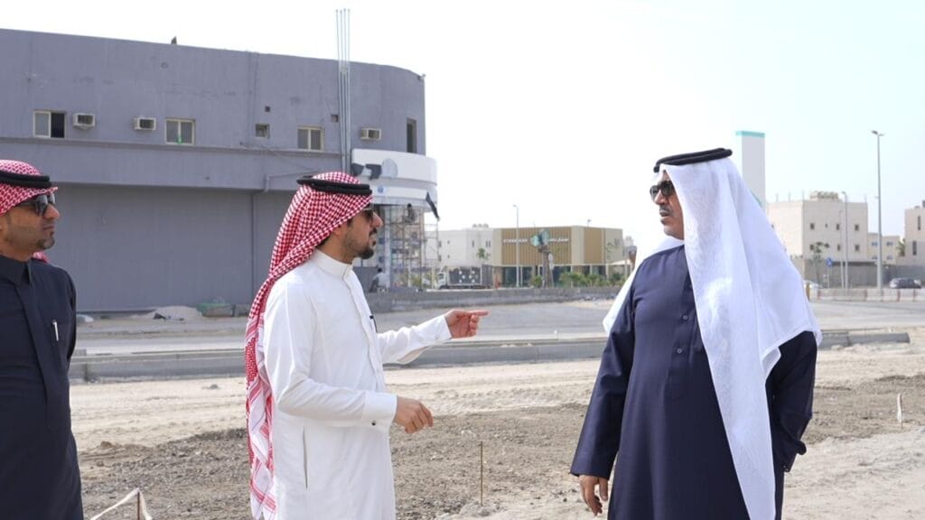 رئيس بلدية القطيف يتفقد مشاريع تنموية وخدمية لتعزيز جودة الحياة بالمحافظة