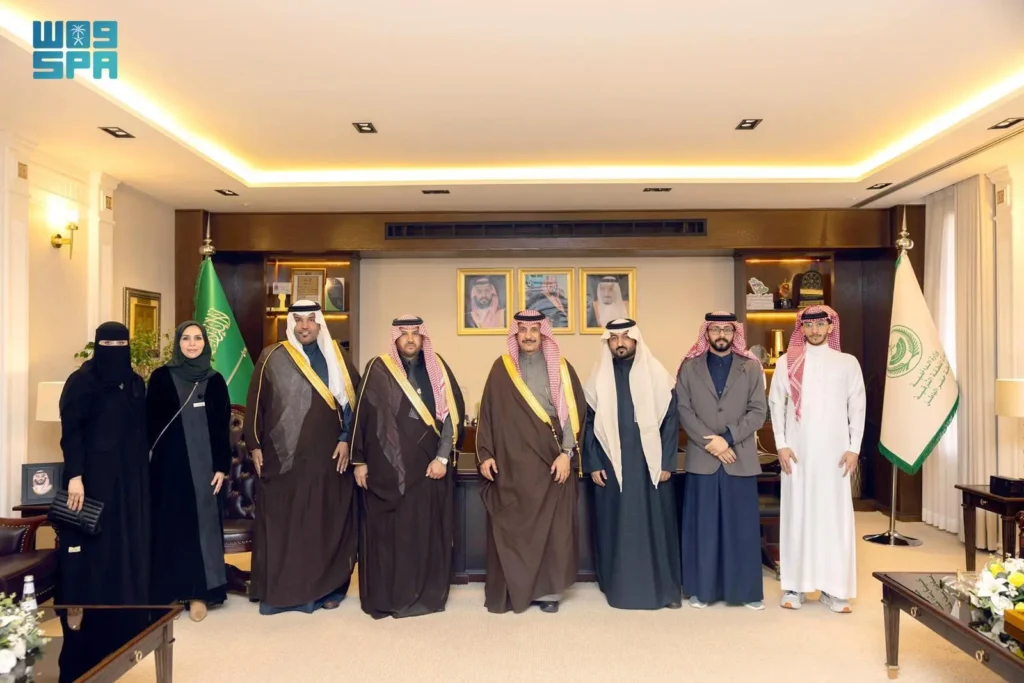 محافظ حفر الباطن يكرّم طلبة جامعة حفر الباطن الفائزين في محافل محلية ودولية