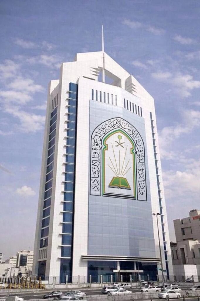 خلال شهر يونيو..وزارة الشؤون الإسلامية ترسي ثلاثة عقود صيانة وتشغيل ونظافة شملت (391) مسجدًا وجامعًا بأكثر من (25) مليون ريال