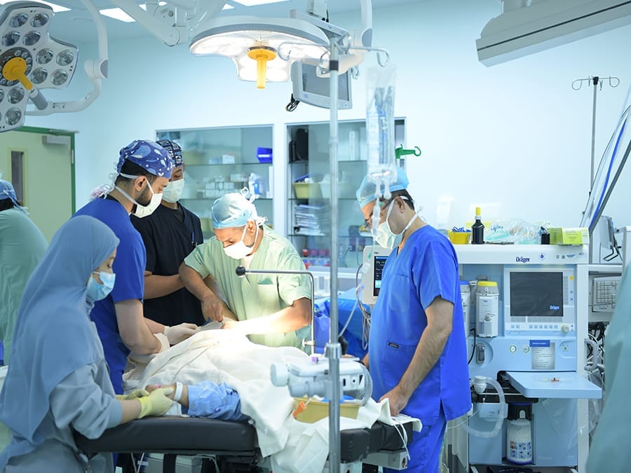تلبيس ركبة بالروبوت في مستشفى الملك عبدالعزيز