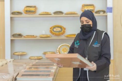 3 قطاعات تحت الرقابة قبل العيد.. بلدية الخبر تكثّف جولاتها على المخابز والحلويات والمكسرات