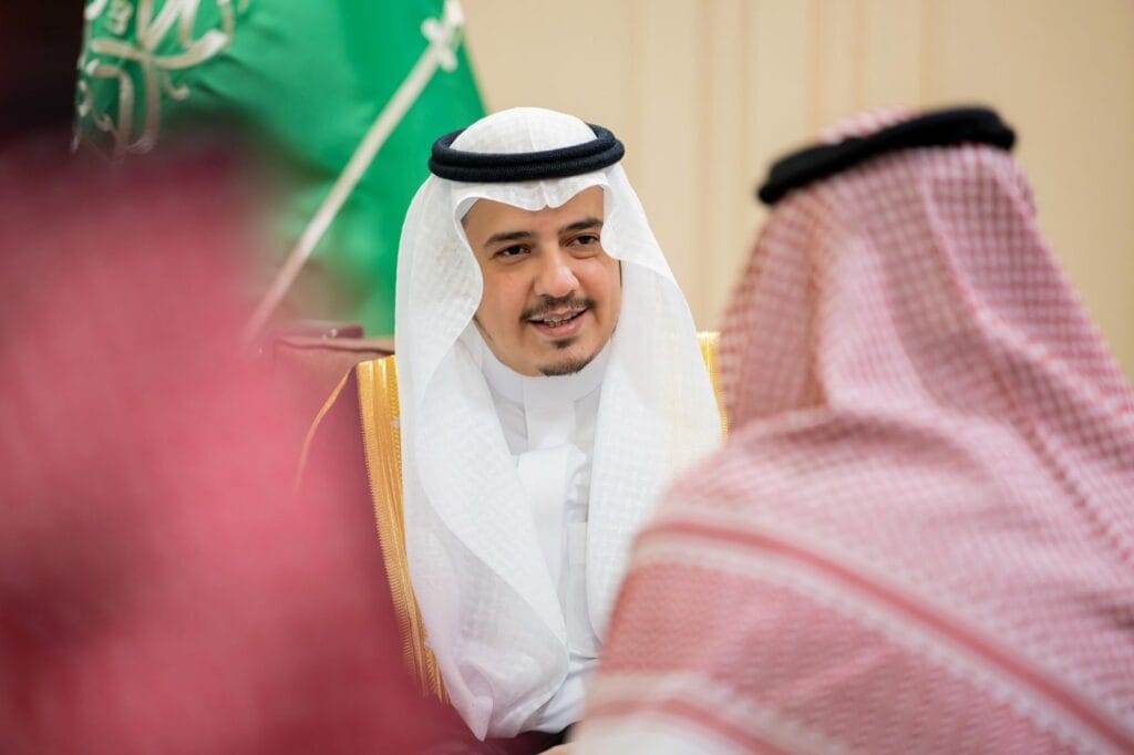 معالي رئيس ديوان المظالم د. علي الأحيدب يلتقي بالمستفيدين ويستمع إلى متطلباتهم