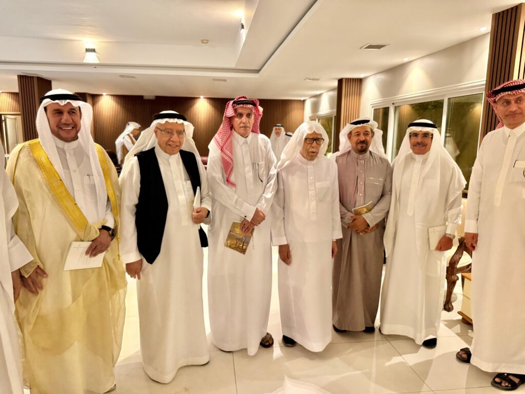 تاروت تحتفي بمسيرة الأديب عدنان العوامي وسط حضور ثقافي واجتماعي لافت