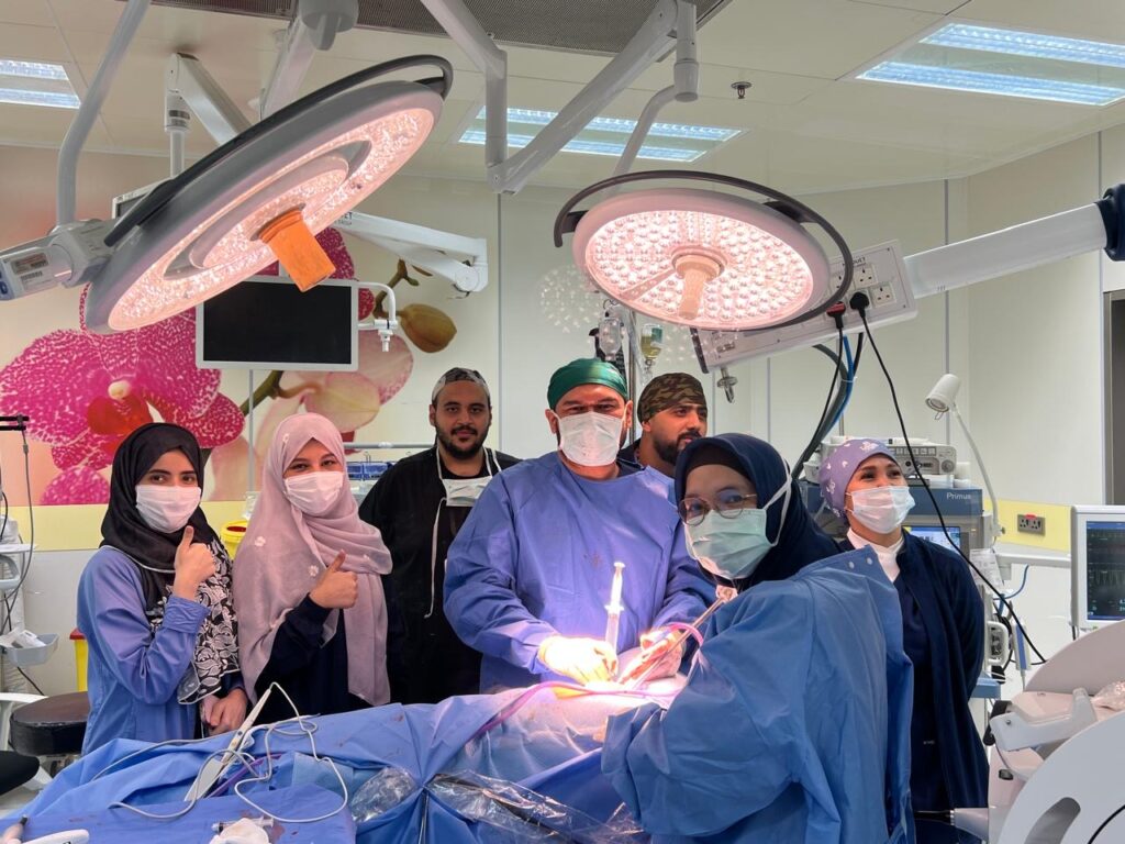 استئصال الفص العلوي الأيسر لرئة مريضة شابة باستخدام المنظار الجراحي أحادي الفتحة لأول مرة بمستشفى النور التخصصي بمكة المكرمة