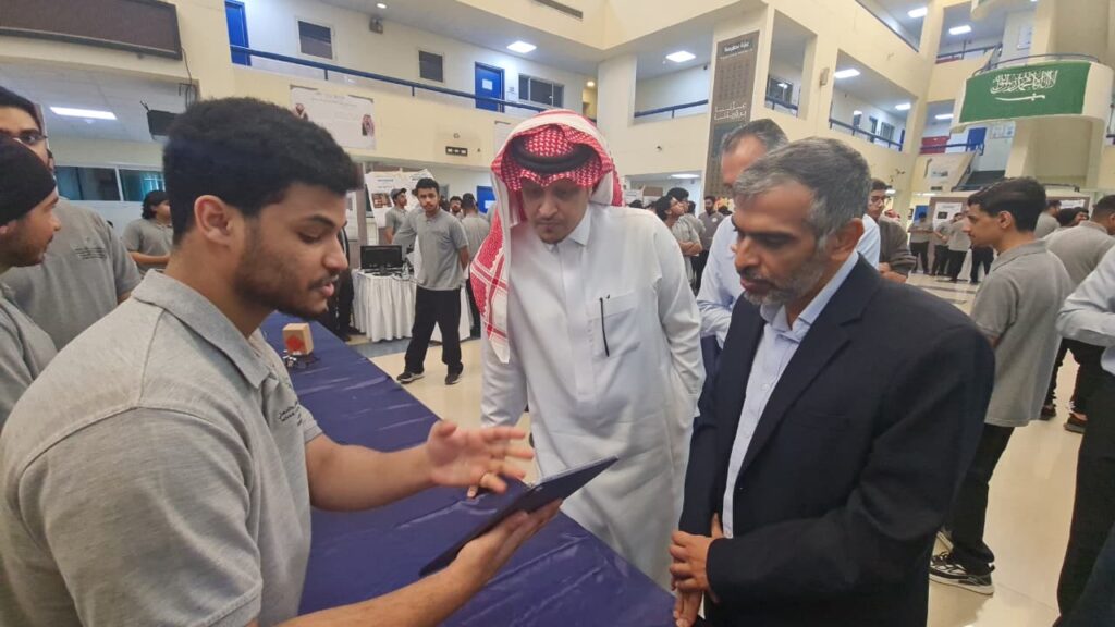 140 متدربًا يعرضون إبداعاتهم التقنية في معرض مشاريع التخرج بتقني القطيف