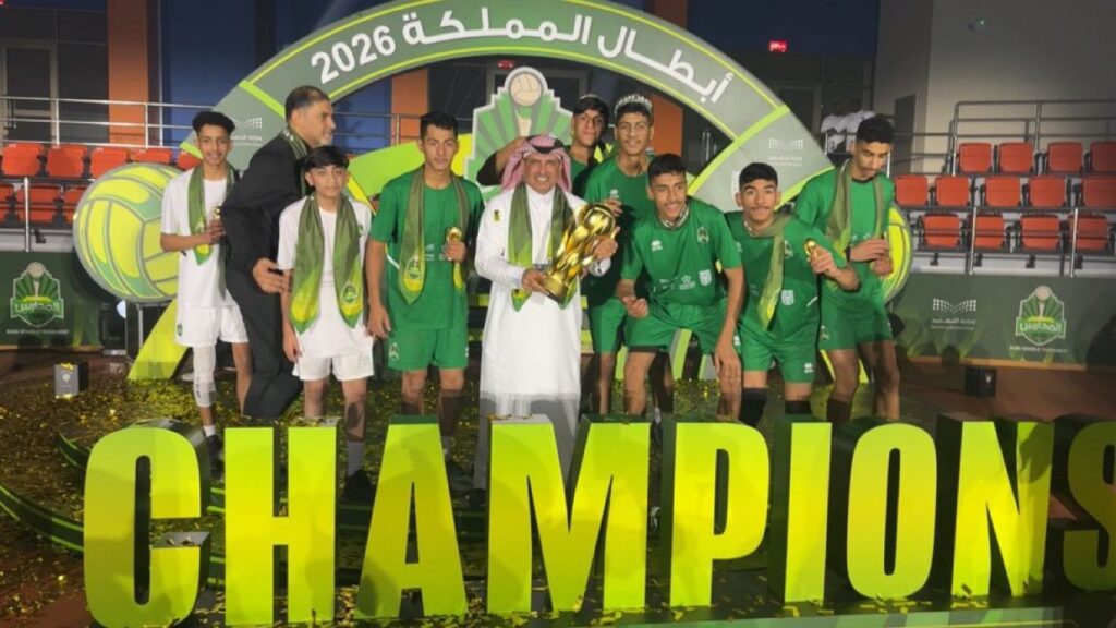 طائرة ثانوية ام الحمام تحلق في سماء المملكة