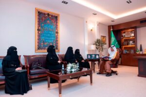 سمو محافظ حفرالباطن يطلع على التقرير السنوي لجمعية درة النسائية