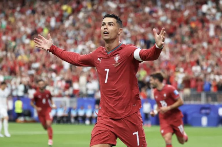 رونالدو يسرق الأضواء.. البرتغال تُرعب المنافسين وإنجلترا تتعثر في ليلة مونديالية مشتعلة